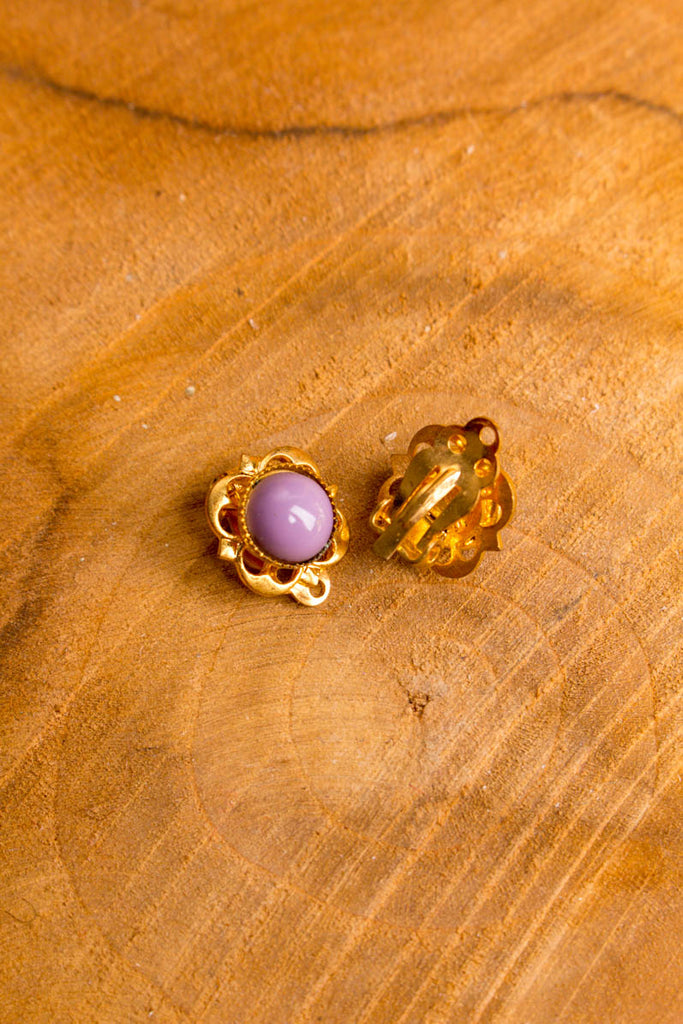 kleine 60s Ohrclips lila gold rund 50er 60er 70er Abendmode Accessoires Disco gold lila Ohrschmuck real-disco real-rockabilly Rockabilly Schlager Schmuck Sekretärin Special vintageberlin.de