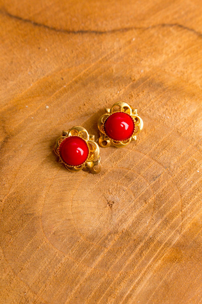 kleine 60s Ohrclips rot gold floral Default Title 50er 60er 70er Abendmode Accessoires Disco gold Ohrschmuck real-disco real-rockabilly Rockabilly rot Schlager Schmuck Sekretärin Special vintageberlin.de