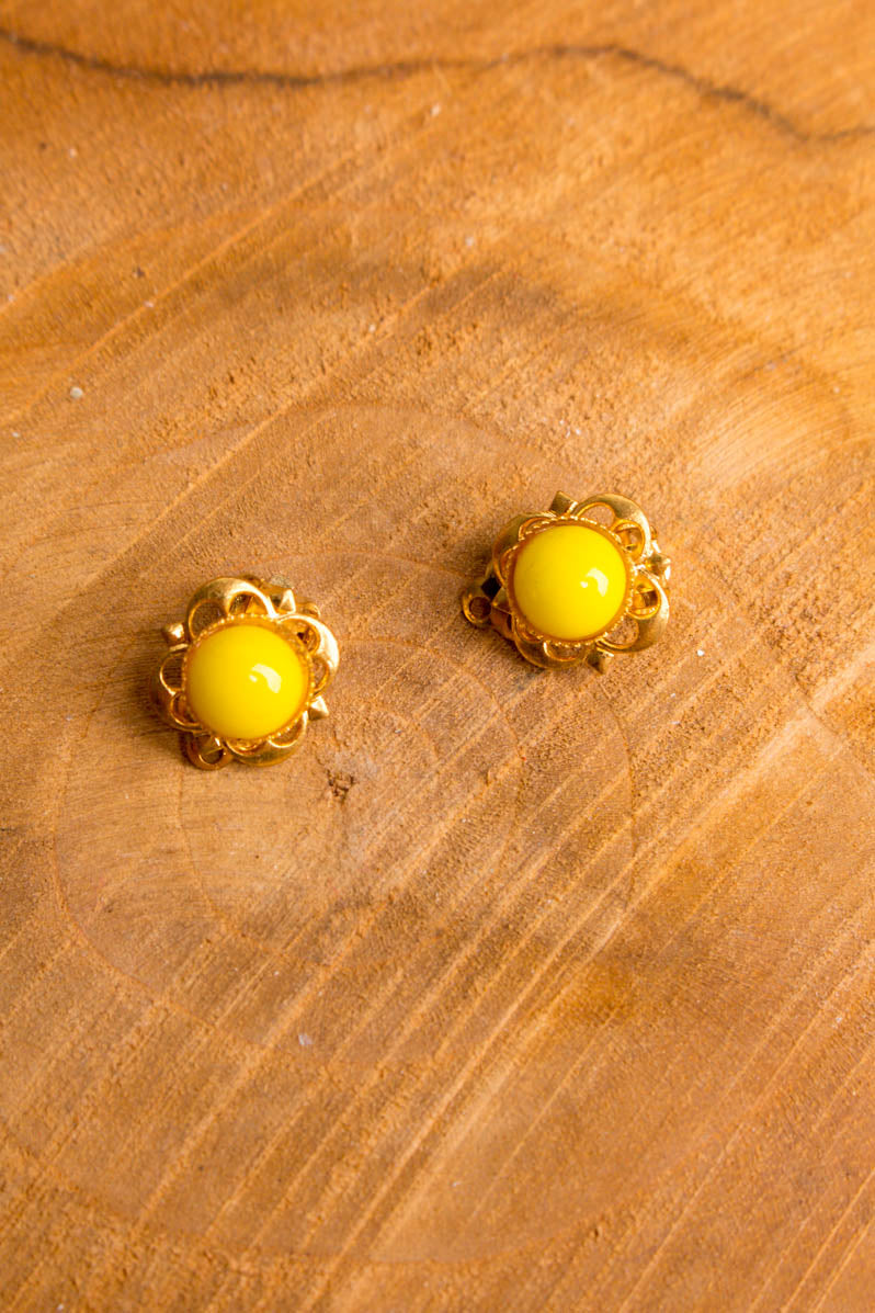 kleine 60s Ohrclips gelb gold floral