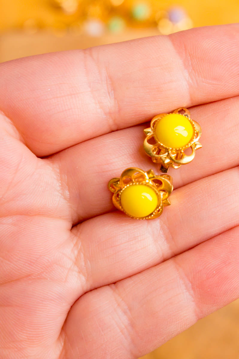 kleine 60s Ohrclips gelb gold floral