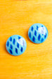 Vintage 60s Ohr Clips blau Muster Default Title 60er 70er Accessoires blau Disco Ohrschmuck real-disco Rockabilly Schlager Schmuck vintageberlin.de