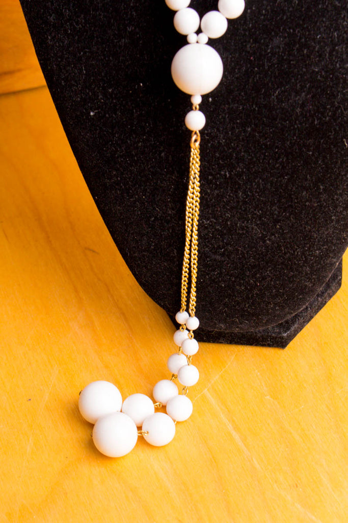 Vintage Halskette weiß Perlen 60er 70er Abendmode Accessoires Boho Disco Halsschmuck Hochzeit real-schlager Schlager Schmuck Special Unisize weiß vintageberlin.de