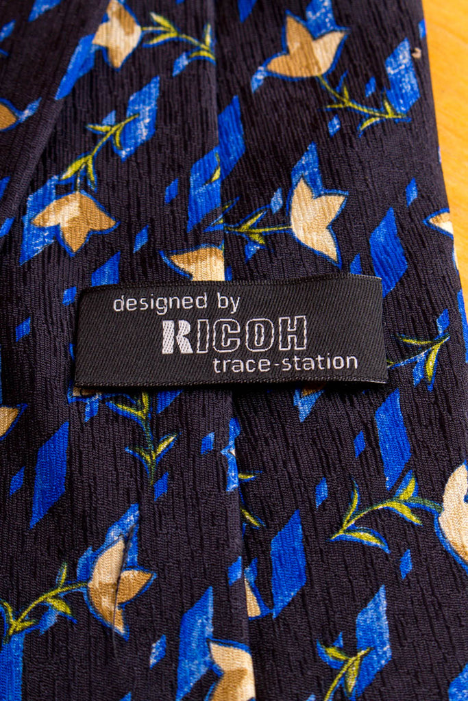 80er Seide Krawatte blau Blumen 70er 80er Accessoires blau bunt Dandy Disco Krawatte Schlager vintageberlin.de