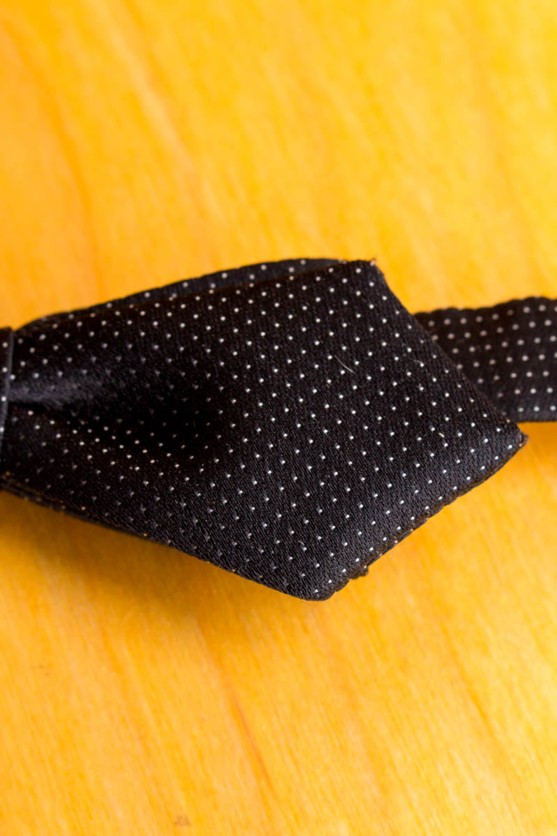 schmale Vintage Fliege schwarz Punkte