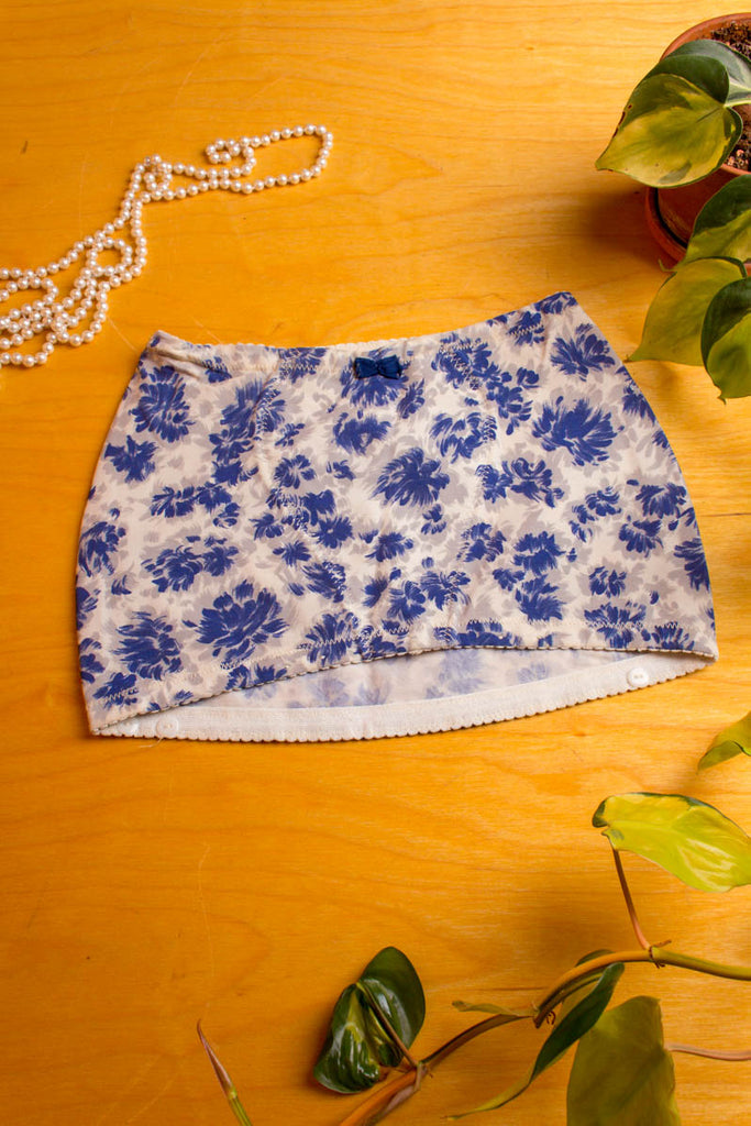 Sexy Miederrock blau weiß Default Title 60er blau Frau M 40-42 Rockabilly S 36-38 Sekretärin Special weiß vintageberlin.de