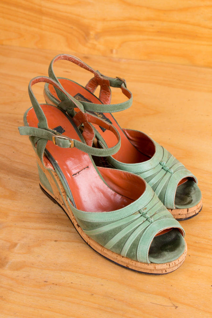 Vintage Keilabsatz Sandalen grün 36 37 60er 70er beige Boho Disco Frau grün Hippie Rockabilly Schuhe Special vintageberlin.de