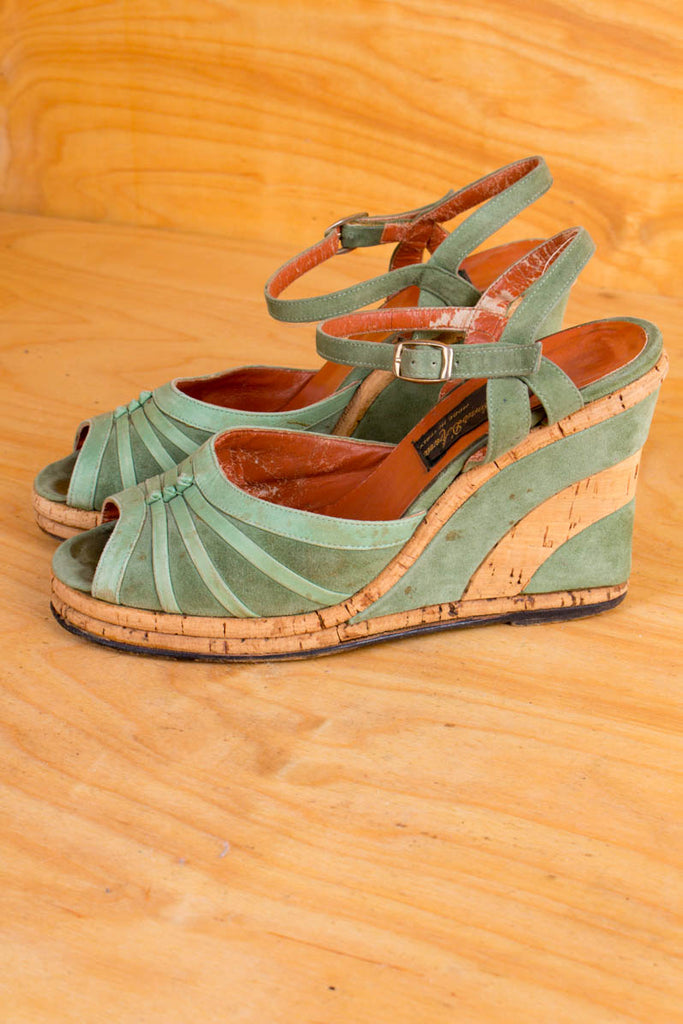 Vintage Keilabsatz Sandalen grün 36 37 60er 70er beige Boho Disco Frau grün Hippie Rockabilly Schuhe Special vintageberlin.de