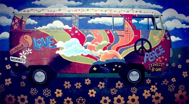 Hippie-Mode der 60er: Flower Power, Batik & Boho-Style