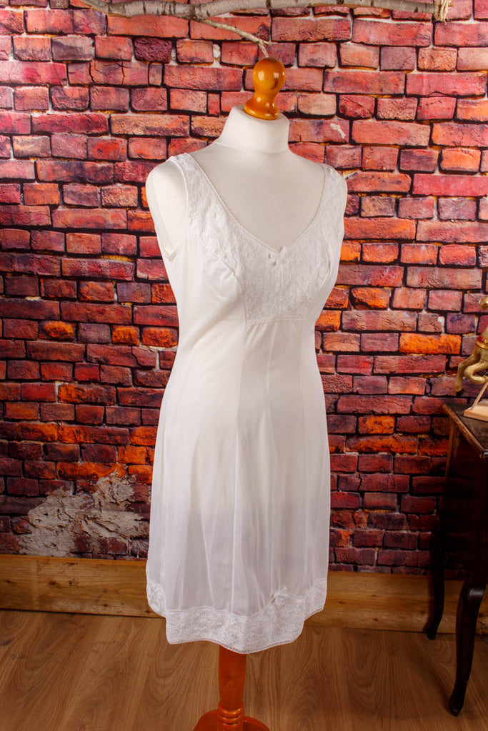 Nylon Unterkleid weiß Default Title 70er Frau M 40-42 Rockabilly Sekretärin weiß vintageberlin.de