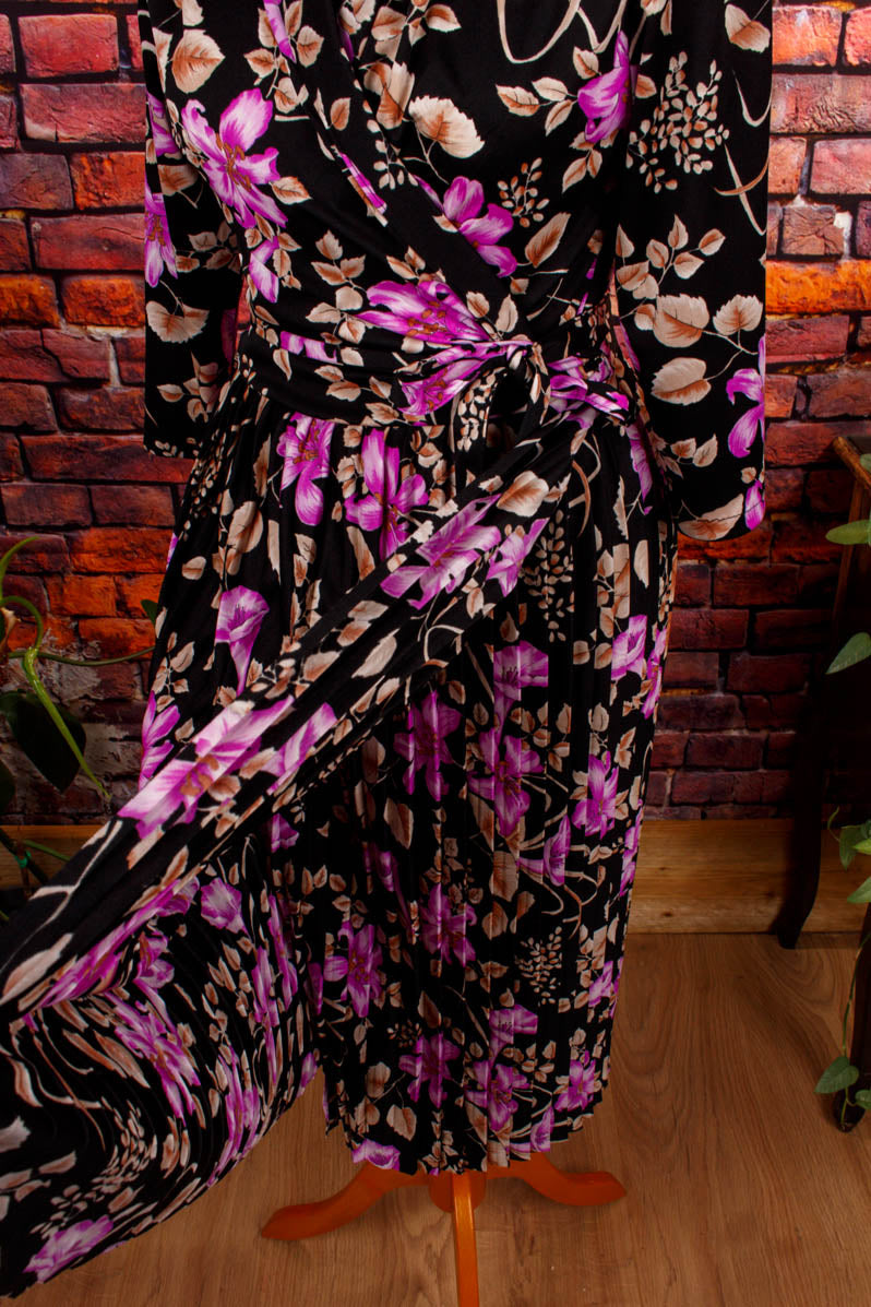 70s Wickelkleid schwarz lila