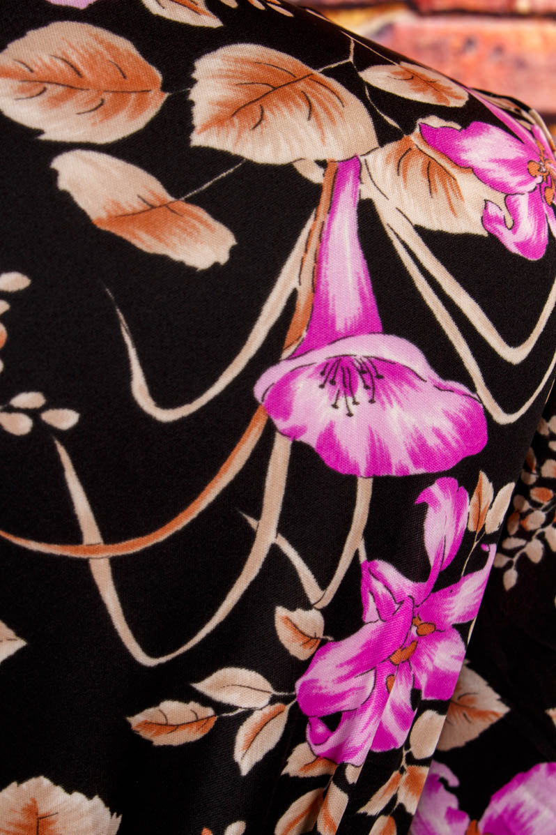 70s Wickelkleid schwarz lila