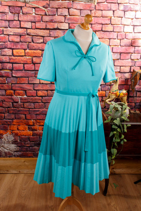 70s Schlagerkleid türkis Plissee