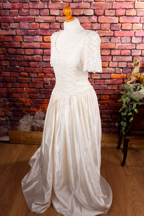 cremefarbenes Brautkleid Seidenlook Default Title beige Frau Hochzeit M 40-42 Special weiß vintageberlin.de