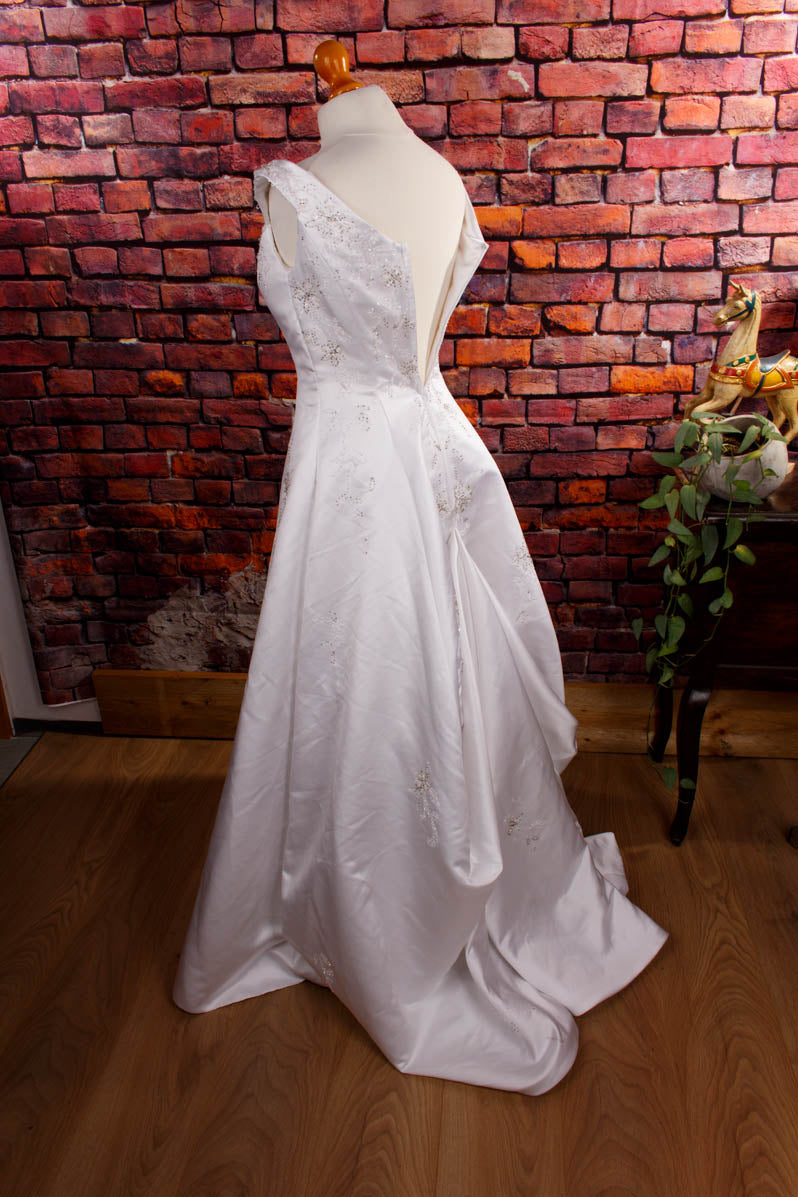 Brautkleid weiß mit schleppe