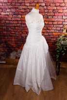 asymmetrisches Brautkleid weiß Tüll