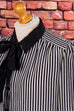 Streifenbluse schwarz weiß Schluppe 80er 90er Frau Gothic L 44-46 M 40-42 Rockabilly schwarz Sekretärin Special vintageberlin.de