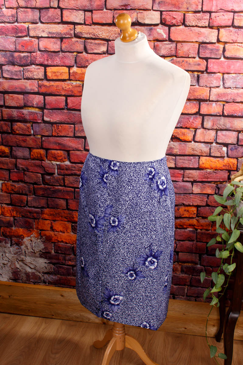 Bleistiftrock blau weiß Blumen