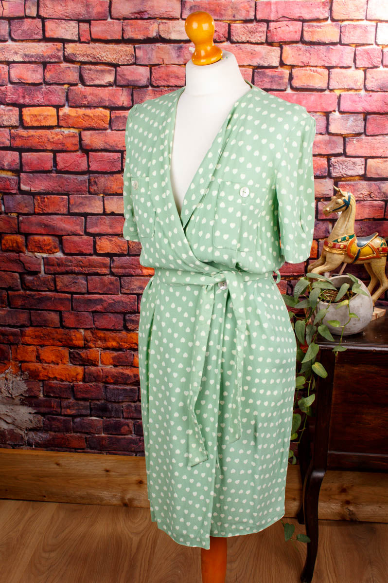 Viskosekleid pastell grün Herzen