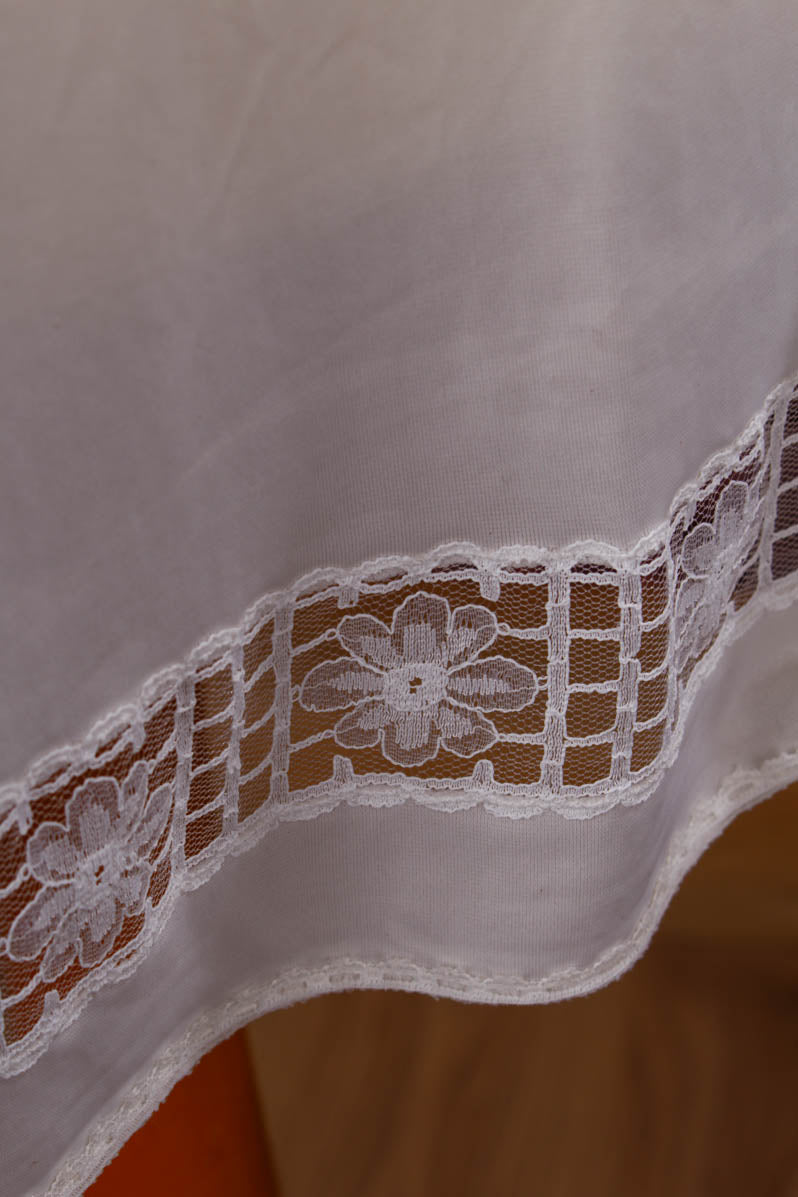Mini Unterkleid weiß Blümchenspitze