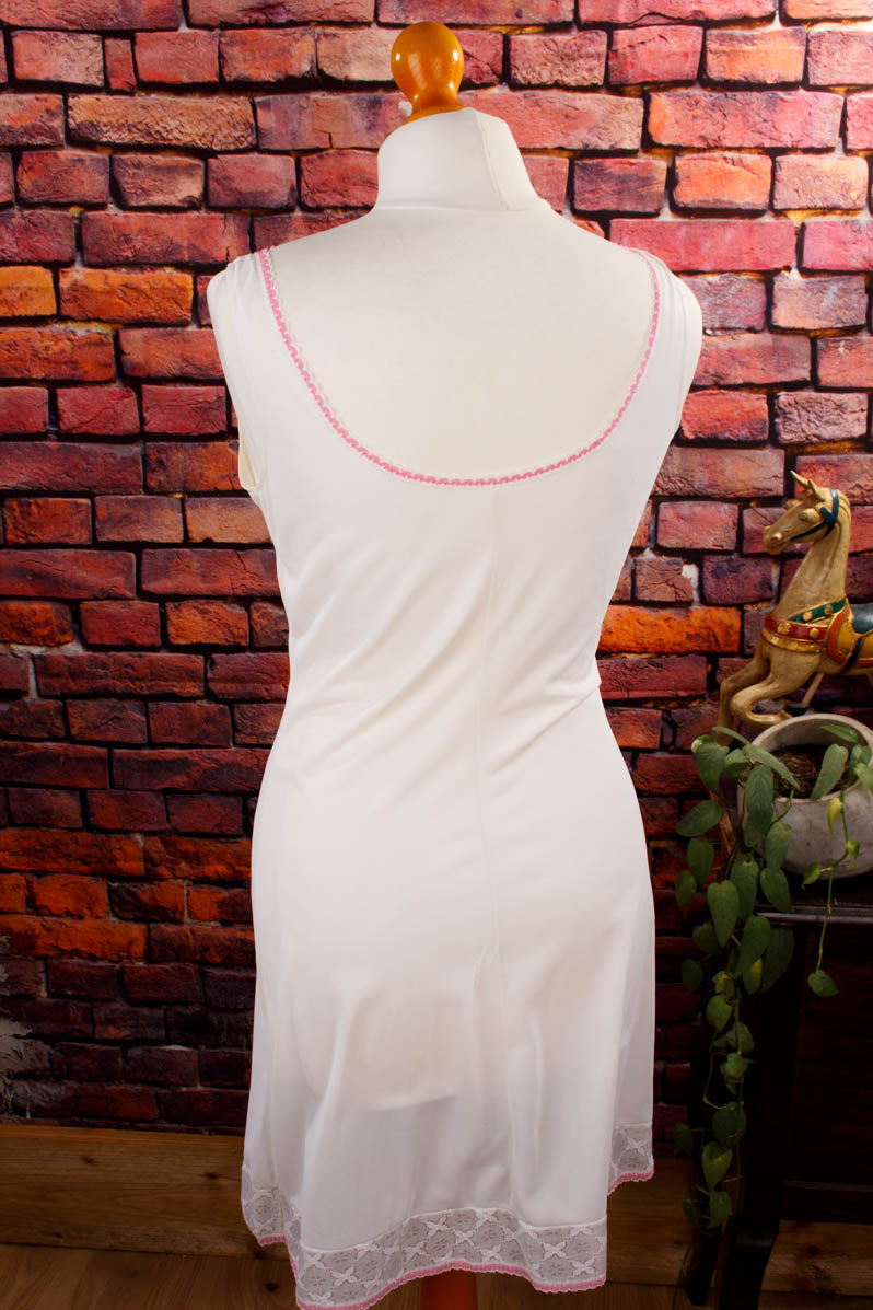 weißes Unterkleid Triumph
