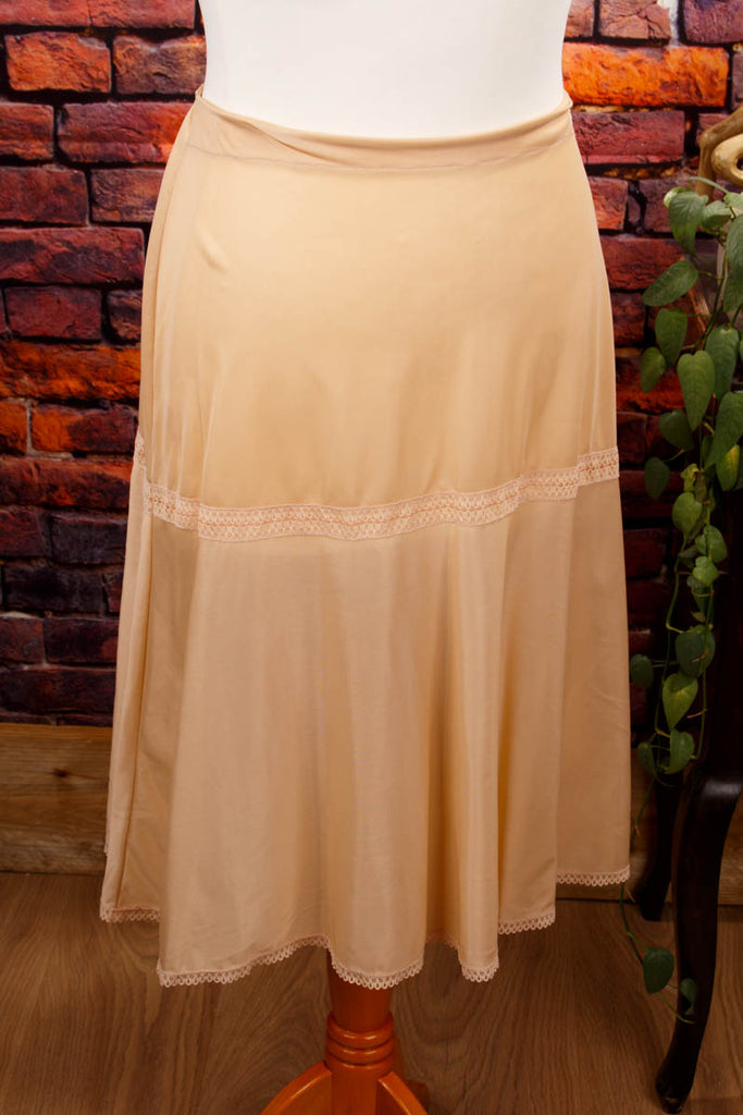 Unterrock beige Default Title 70er beige Disco Frau M 40-42 Rockabilly S 36-38 Schlager Sekretärin Special vintageberlin.de