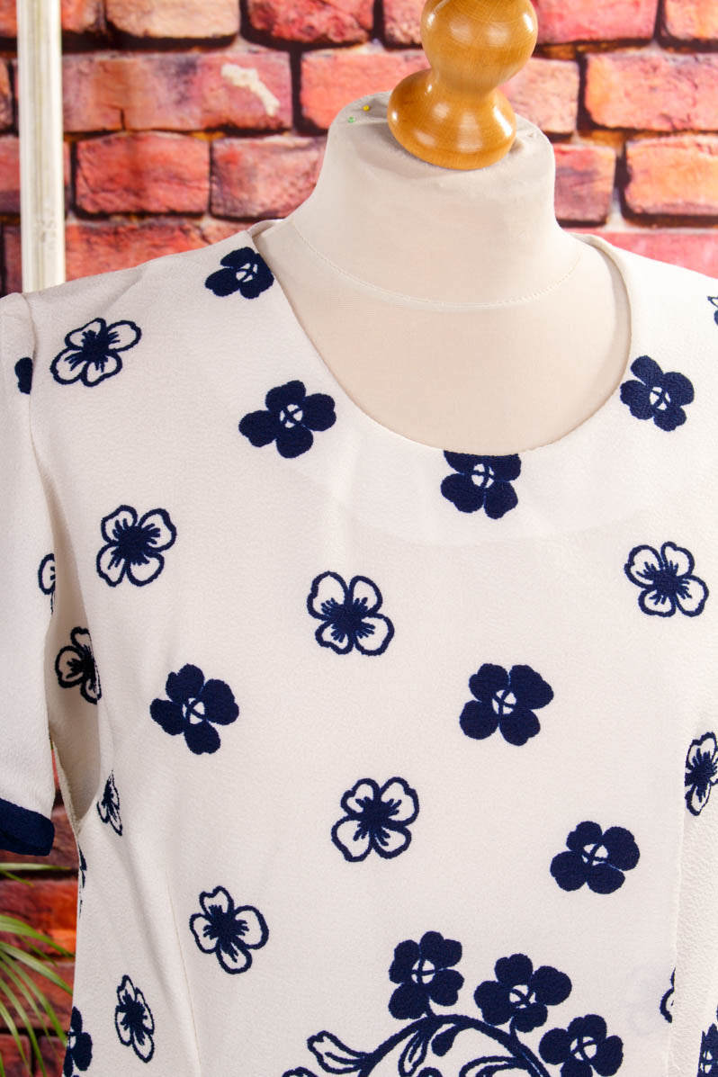 Schlagerkleid blau weiß Blumenmuster