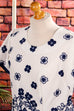 Schlagerkleid blau weiß Blumenmuster 60er 70er blau Boho Disco Frau real-disco real-rockabilly Rockabilly Schlager Special weiß XL 48-50 vintageberlin.de