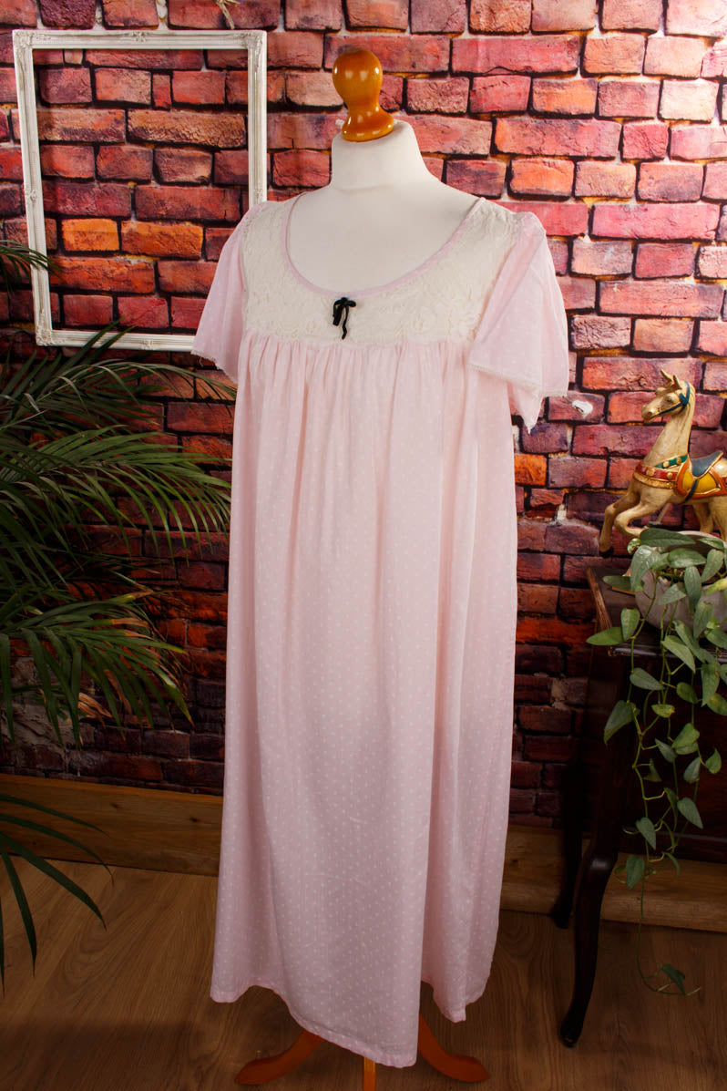 Nachtkleid rosa Punkte