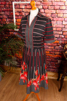 70s Kleid schwarz Punkte Megakragen
