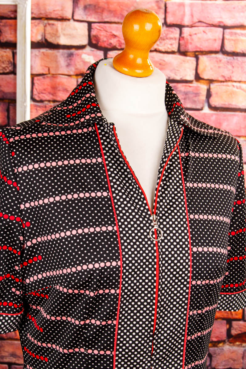 70s Kleid schwarz Punkte Megakragen