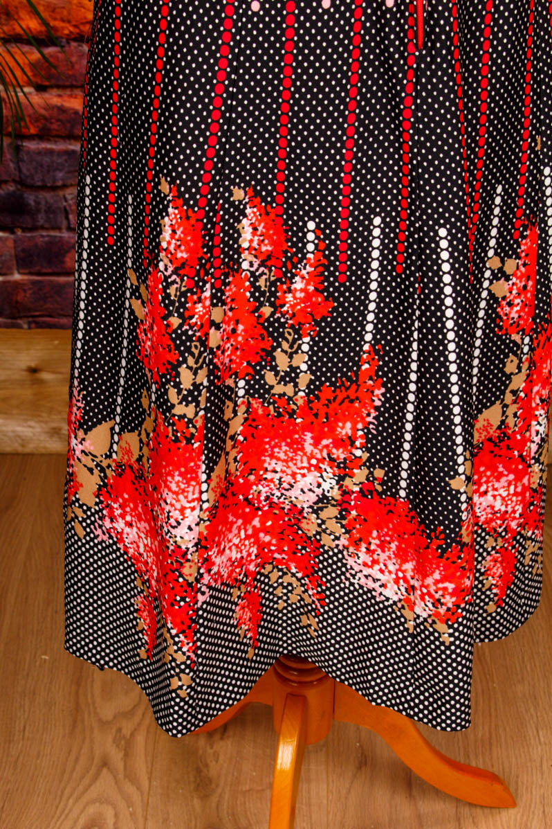 70s Kleid schwarz Punkte Megakragen