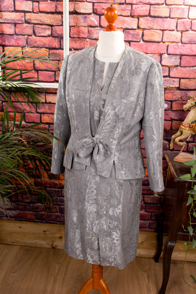 elegantes Brokat Kostüm silber Default Title 90er Abendmode Frau grau Hochzeit M 40-42 silber Special vintageberlin.de