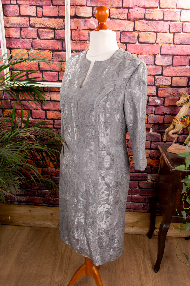elegantes Brokat Kostüm silber