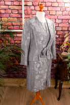elegantes Brokat Kostüm silber