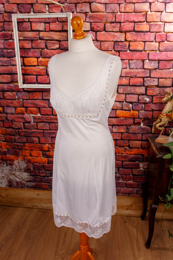Sexy Unterkleid weiß Triumph Default Title 70er Frau M 40-42 Rockabilly Sekretärin Special weiß vintageberlin.de