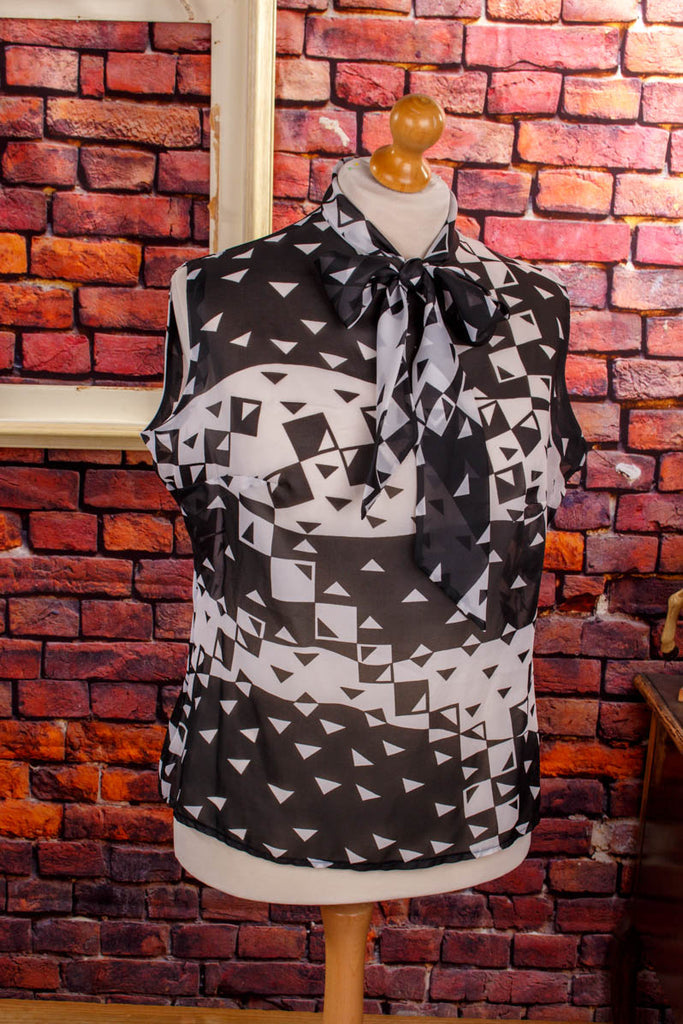 Schluppenbluse schwarz-weiß Chiffon Default Title 60er 70er Boho Disco Frau real-disco real-rockabilly Rockabilly Schlager schwarz Sekretärin Special XL 48-50 vintageberlin.de