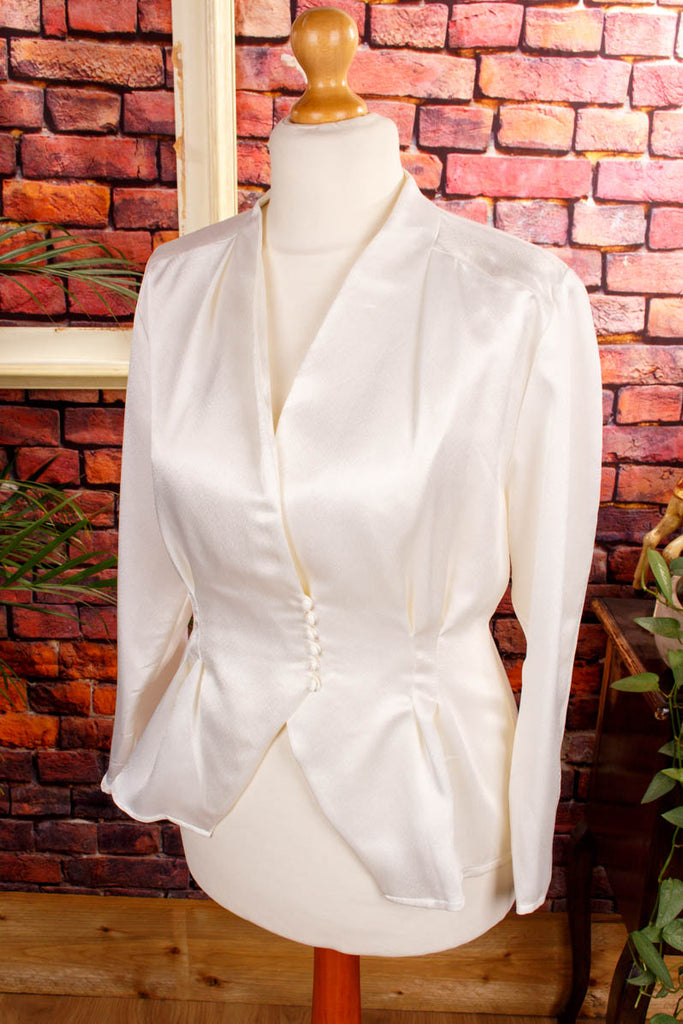 70s Satin Bluse tailliert Default Title 20er 30er 40er 70er Abendmode beige Boho Disco Flapper&Charleston M 40-42 real-boho real-disco real-rockabilly Rockabilly Sekretärin Special weiß vintageberlin.de