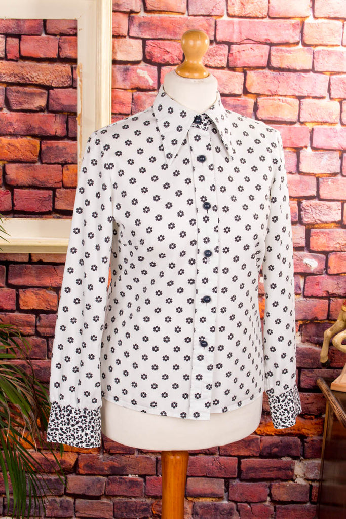 70er Bluse schwarz weiß Megakragen Default Title 60er 70er Boho Disco Frau grau M 40-42 real-boho real-disco real-rockabilly Rockabilly Schlager Special weiß vintageberlin.de