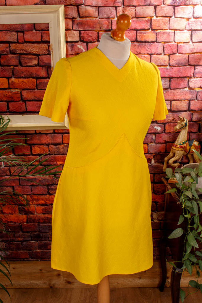 Schlagerkleid leuchtend gelb 60er 70er Disco Frau gelb L 44-46 real-disco real-rockabilly Schlager Special vintageberlin.de