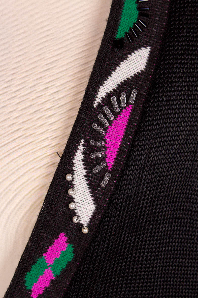 Strickjacke schwarz bunt Perlen