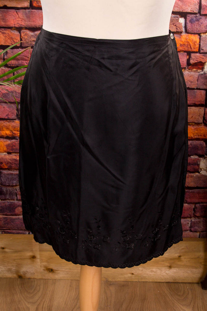 Vintage Unterrock schwarz bestickt 60er 70er Disco Frau Gothic L 44-46 M 40-42 real-disco real-rockabilly Rockabilly schwarz Sekretärin Special vintageberlin.de