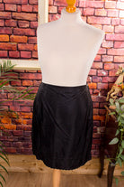 Vintage Unterrock schwarz bestickt