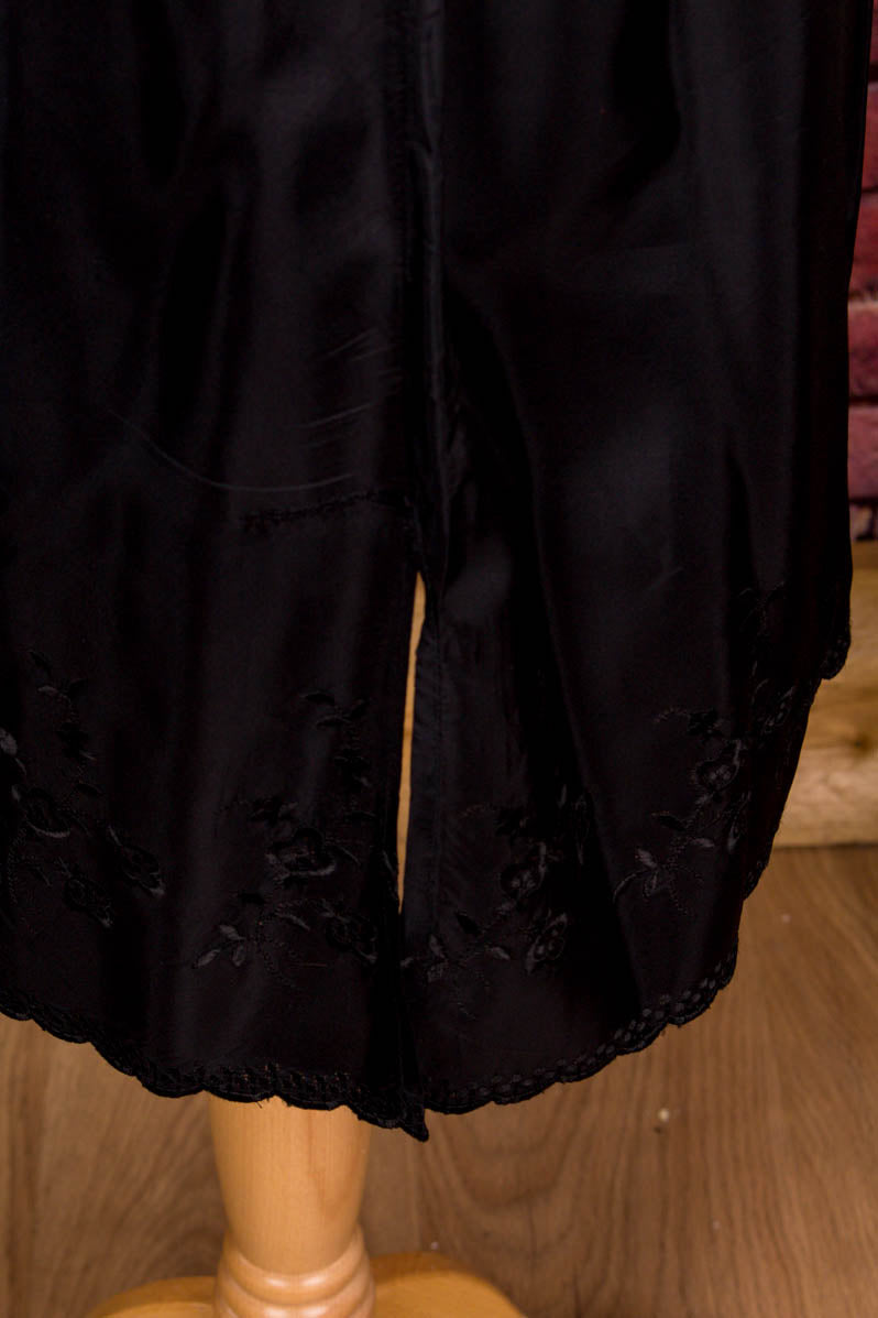 Vintage Unterrock schwarz bestickt