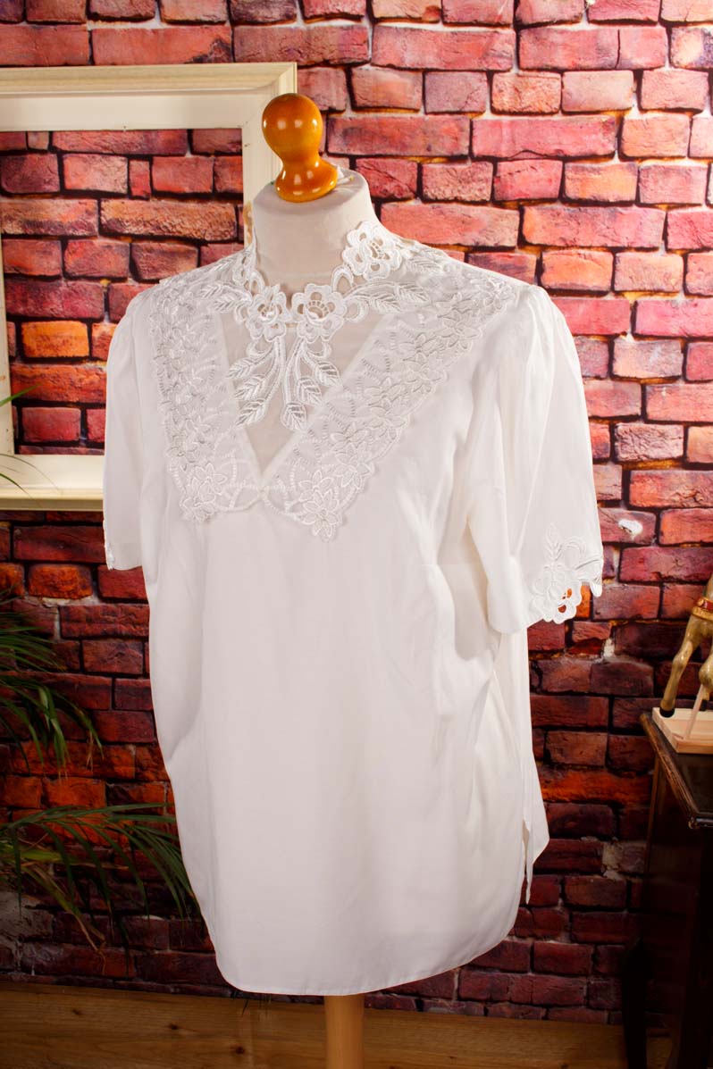 romantische Bluse weiß mit Spitze