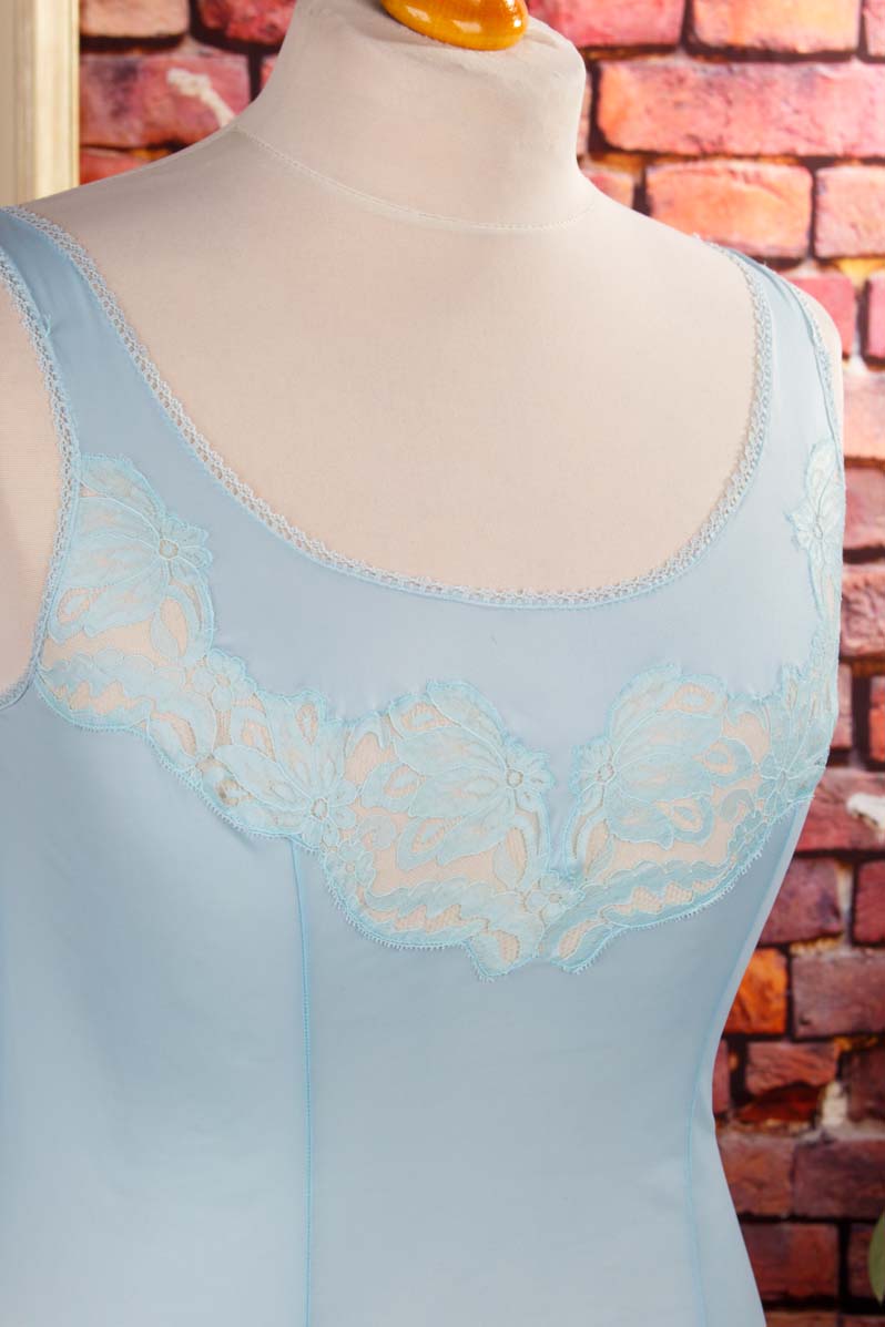 Unterkleid hellblau Spitze