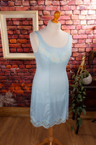 Unterkleid hellblau Spitze