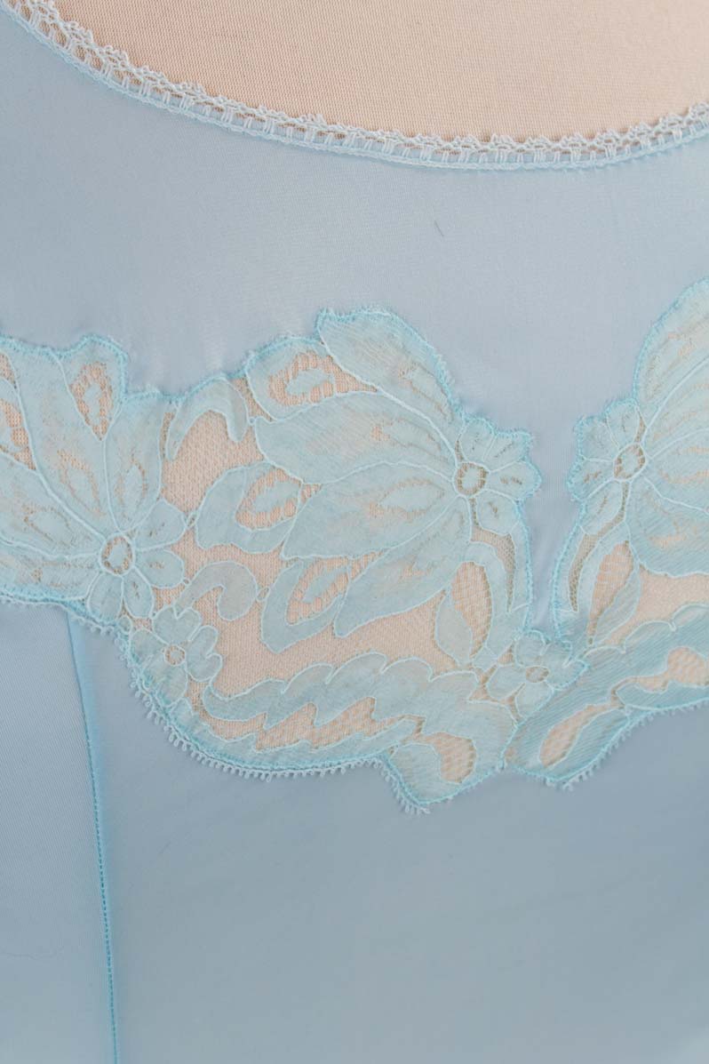 Unterkleid hellblau Spitze