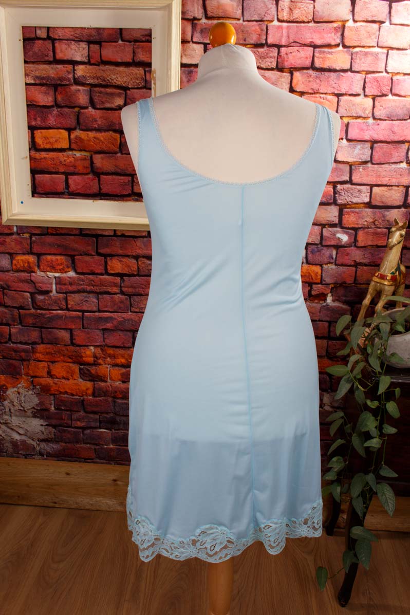 Unterkleid hellblau Spitze