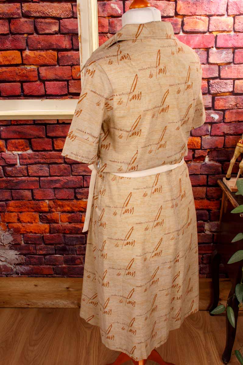 70er Hemdkleid beige Megakragen