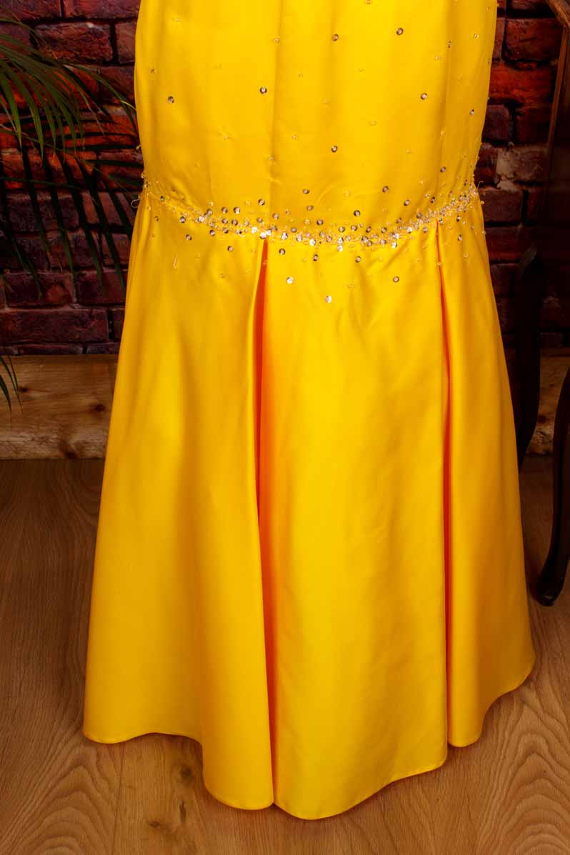 extravagantes Abendkleid gelb Perlen